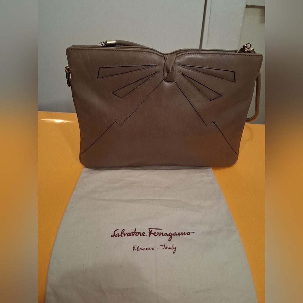 Ferragamo vintage bow Small Leather Womens crossbody